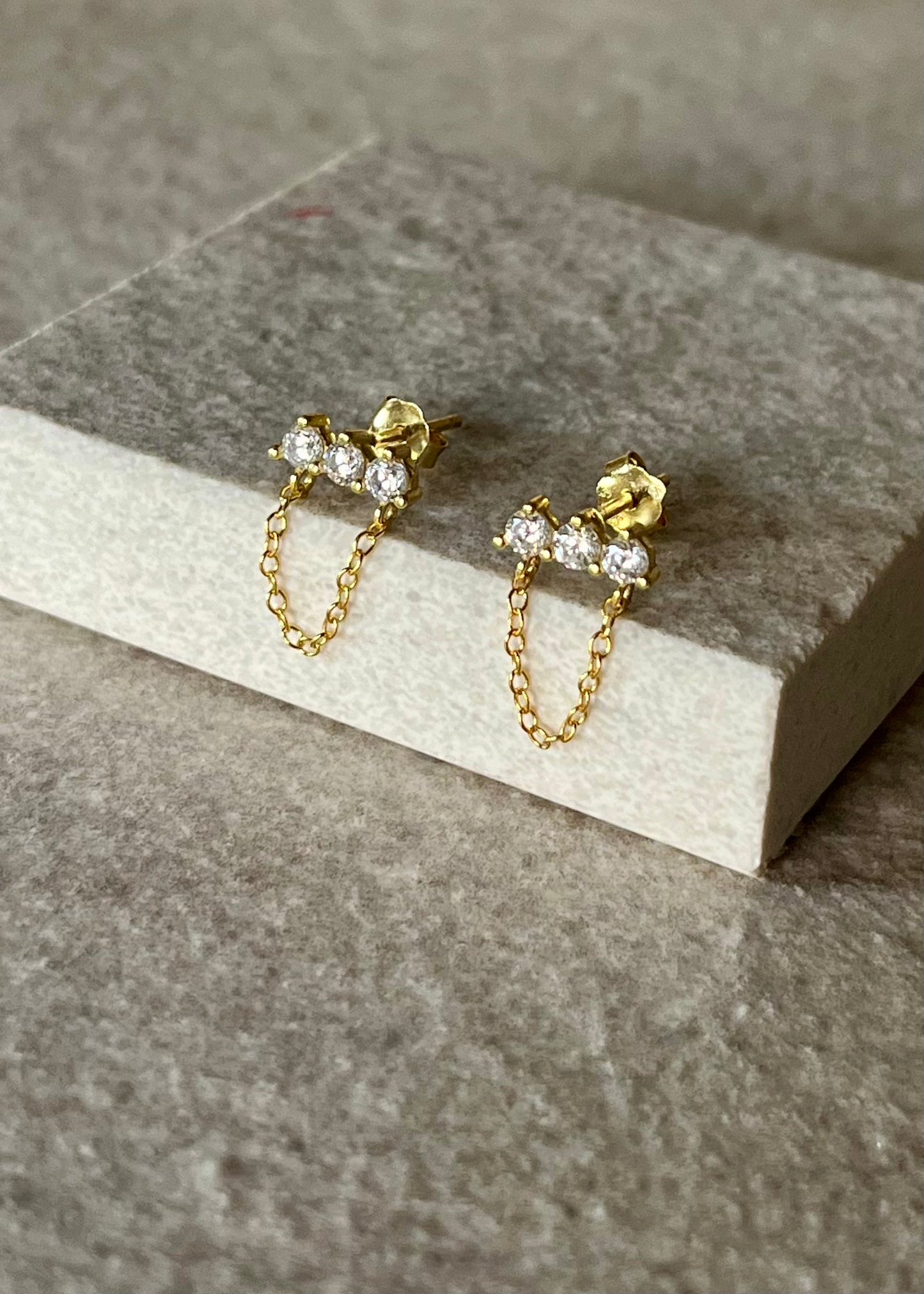 Brincos 3 Zirconias corrente